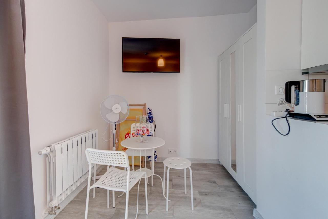 Pod Winogronem - Apartamenty Z Basenem I Wyzywieniem Поберово Экстерьер фото