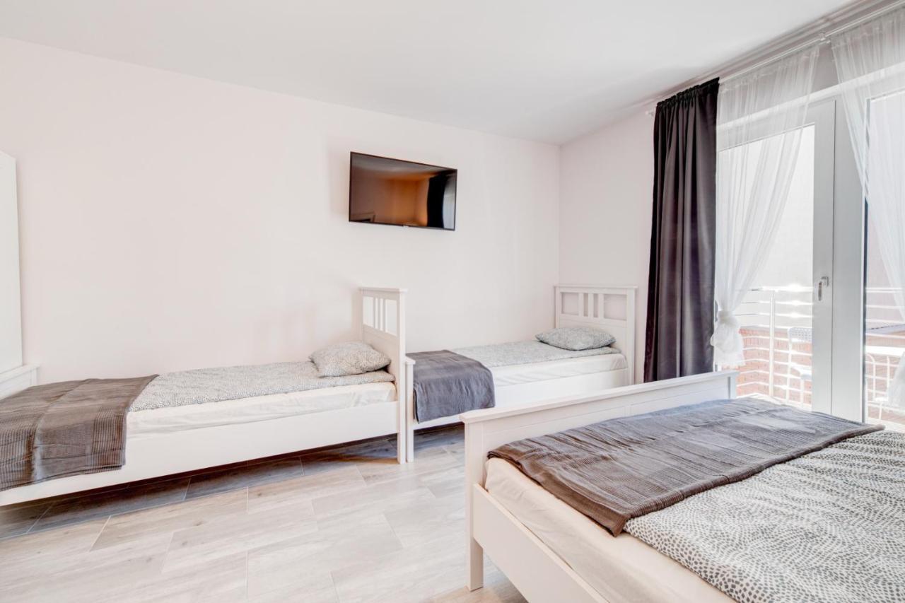 Pod Winogronem - Apartamenty Z Basenem I Wyzywieniem Поберово Экстерьер фото