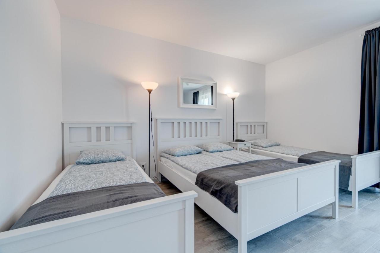Pod Winogronem - Apartamenty Z Basenem I Wyzywieniem Поберово Экстерьер фото