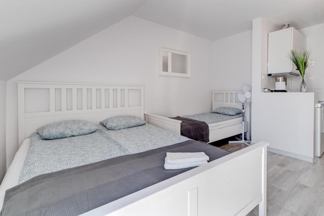 Pod Winogronem - Apartamenty Z Basenem I Wyzywieniem Поберово Экстерьер фото