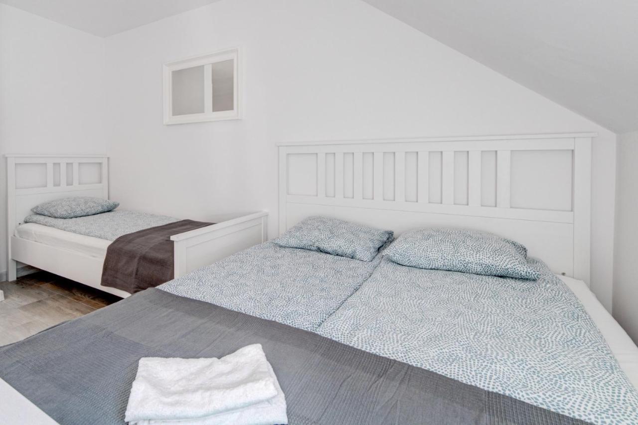 Pod Winogronem - Apartamenty Z Basenem I Wyzywieniem Поберово Экстерьер фото