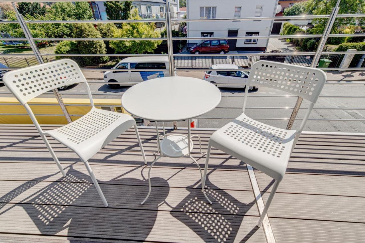 Pod Winogronem - Apartamenty Z Basenem I Wyzywieniem Поберово Экстерьер фото