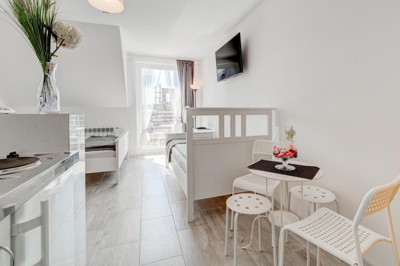 Pod Winogronem - Apartamenty Z Basenem I Wyzywieniem Поберово Экстерьер фото